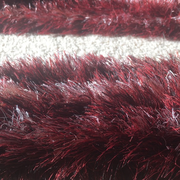 Woman’s scarf - Picture 3 of 3